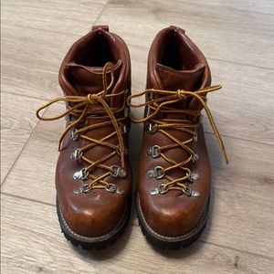 Mens danner Leather Hiking Boots 8/12 great condition